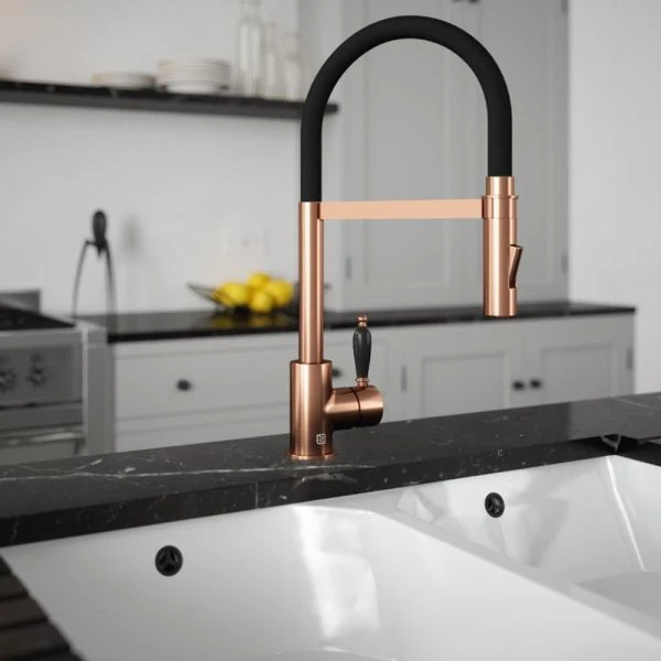 Shaker Tube Twist in Copper and Velvet Black