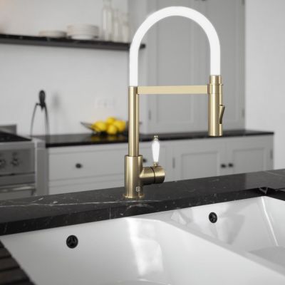Shaker Tube Twist in Brushed Brass and Ghost White